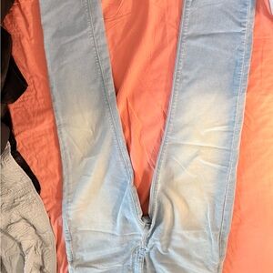 Levi's Women's Sky Blue Skinny Jeans